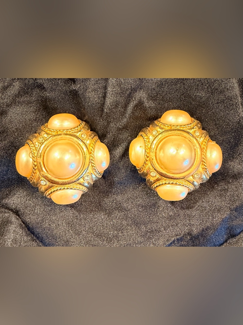 VTG Givenchy 80s Chunky Textured Gold Flower Pearl Clip On Earrings